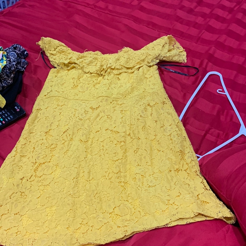 Off the shoulders lace mustard mini dress. Excellent condition. Worn once.